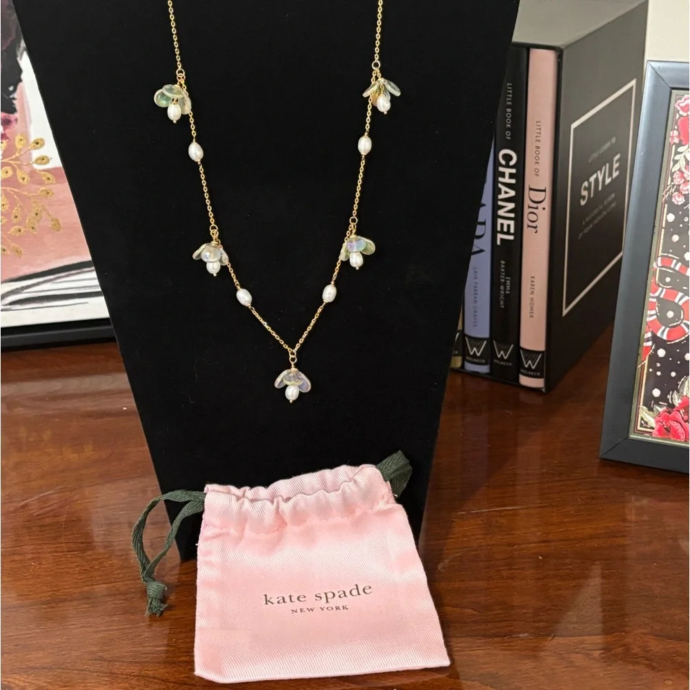 KATE SPADE - Painted Pearl Scatter Necklace. NWT - Picture 3 of 8